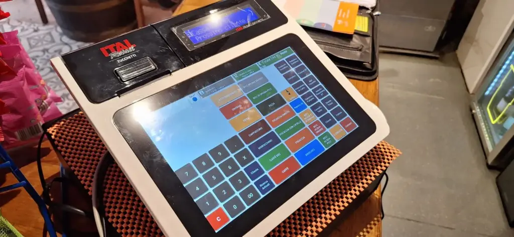 Registratore di cassa telematico touch Italretail installato da SOS Computer